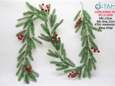 Dây lá thông bản lớn PE lá chiếc có trang trí cherry đỏ X-DLTL-01